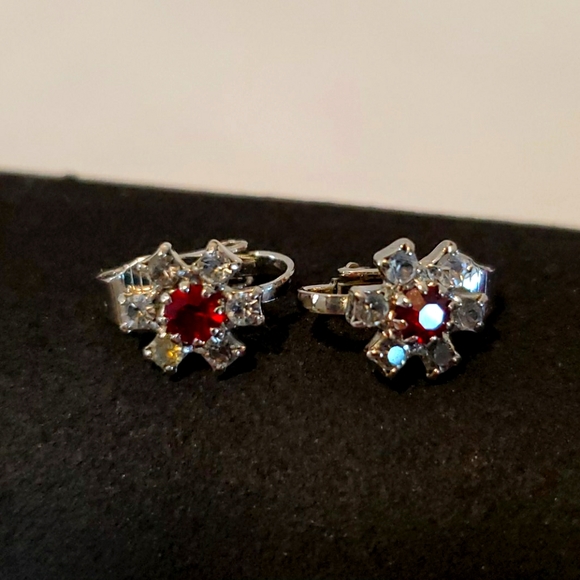VTG Earrings Ruby Rhinestone Starburst Snowflake Clipon Christmas Valentine's - Picture 8 of 17